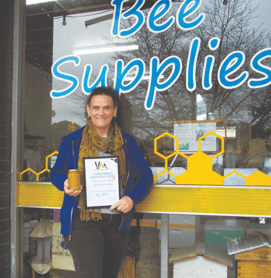 Liz from Dindi Bee Supplies with her award.